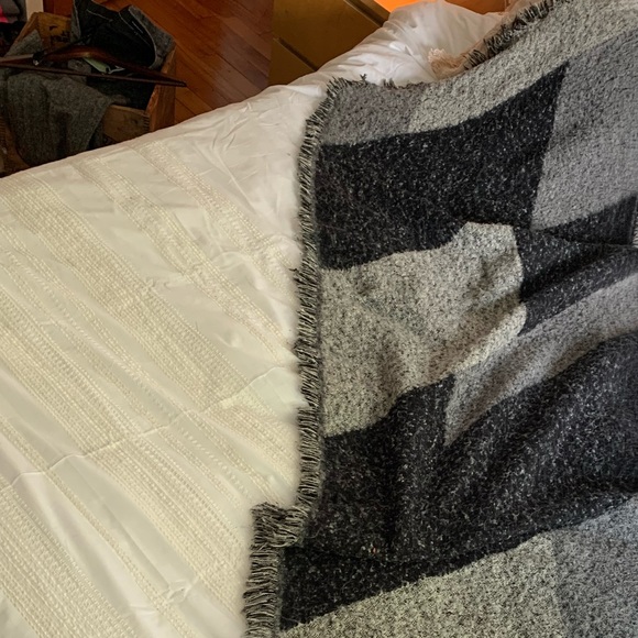 3 winter scarves - Picture 7 of 7